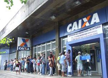 Feriado | Bancos fecham no carnaval e reabrem ao meio-dia de quarta-feira