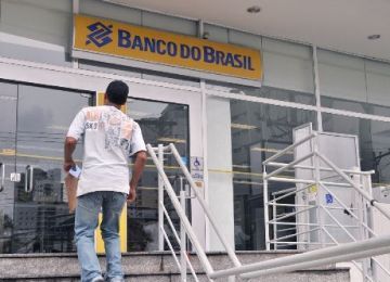 Carnaval | Confira o hor&aacute;rio de funcionamento do com&eacute;rcio durante a folia