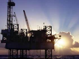 Petrobrás anuncia pagamento de proventos e contratação de serviços.