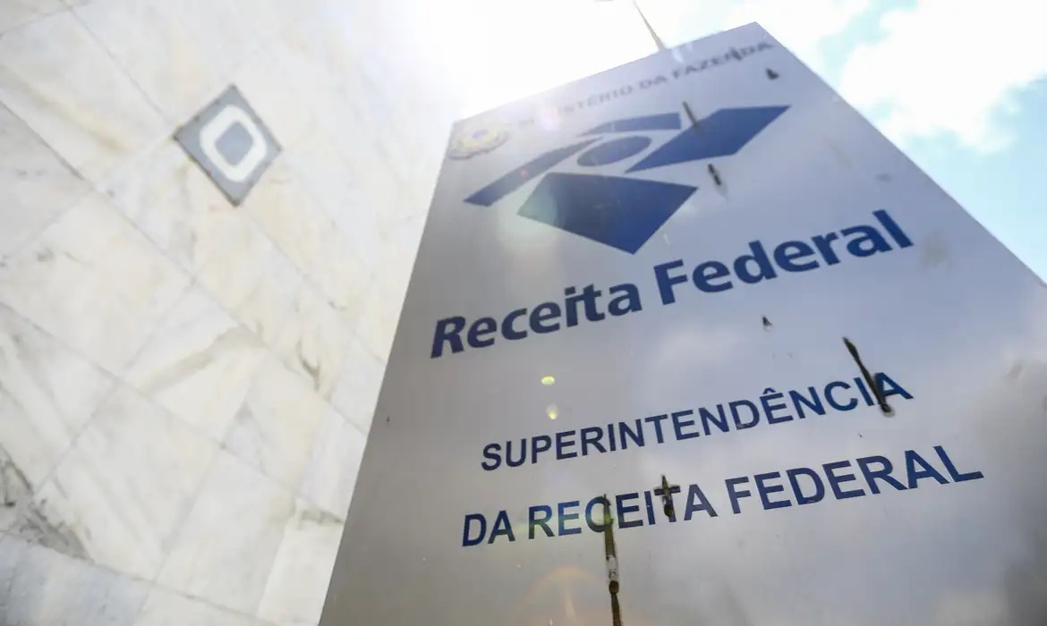 Economia | Receita Federal paga lote da malha fina de janeiro