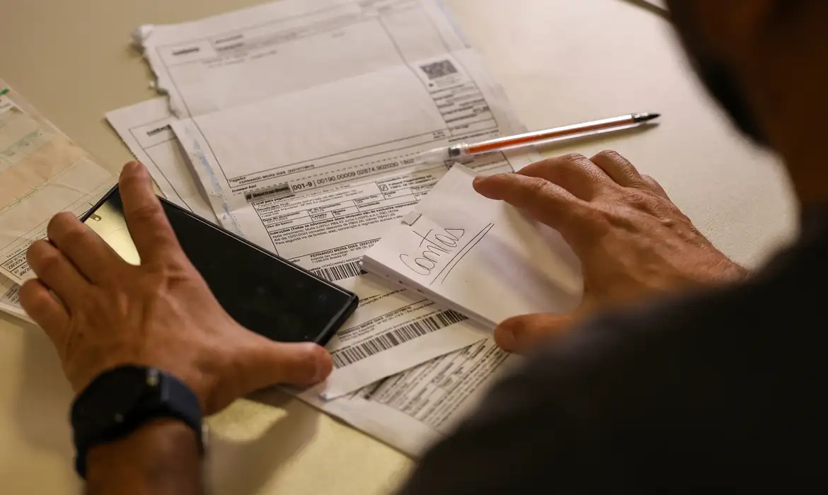 Economia | Sal&aacute;rio m&iacute;nimo de R$ 1.621 come&ccedil;a a ser pago nesta segunda